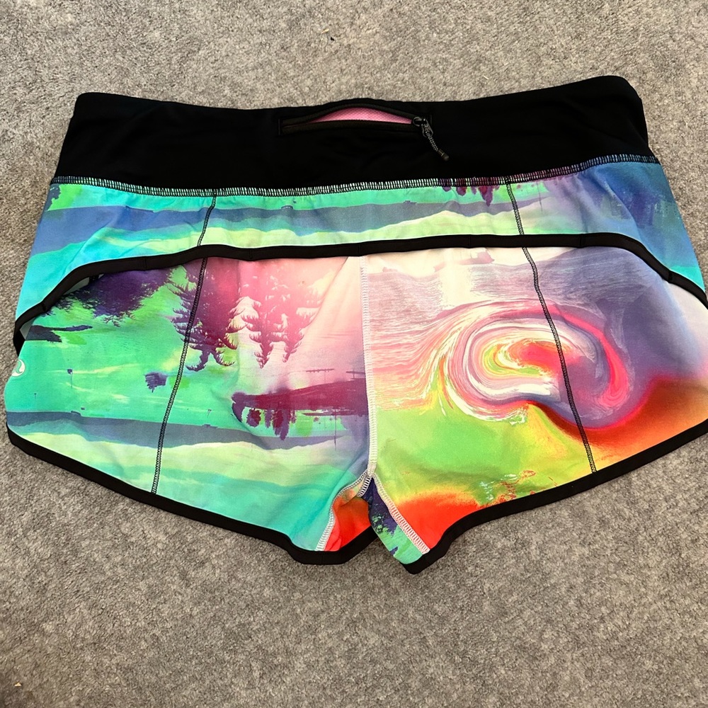lululemon athletica Multicolor Abstract Athletic Shorts - Picture 3 of 7